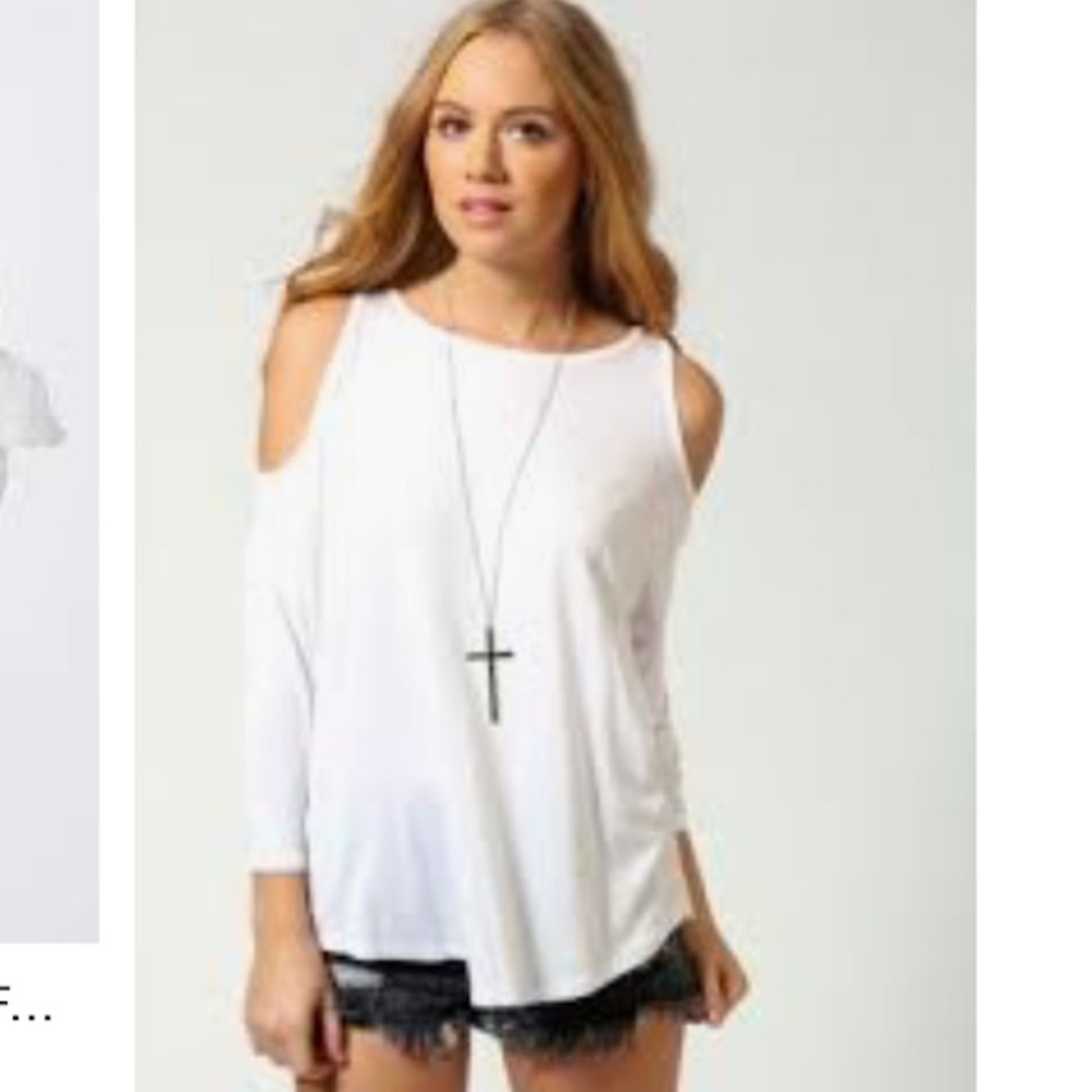 💫NWT White Cutout Shoulder Top